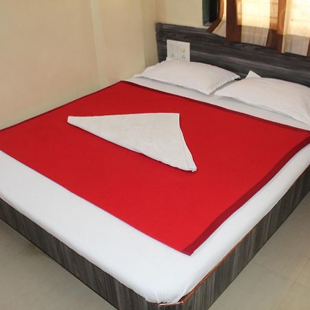Sai Bhagwan Budget Hotel Shirdi Exterior photo